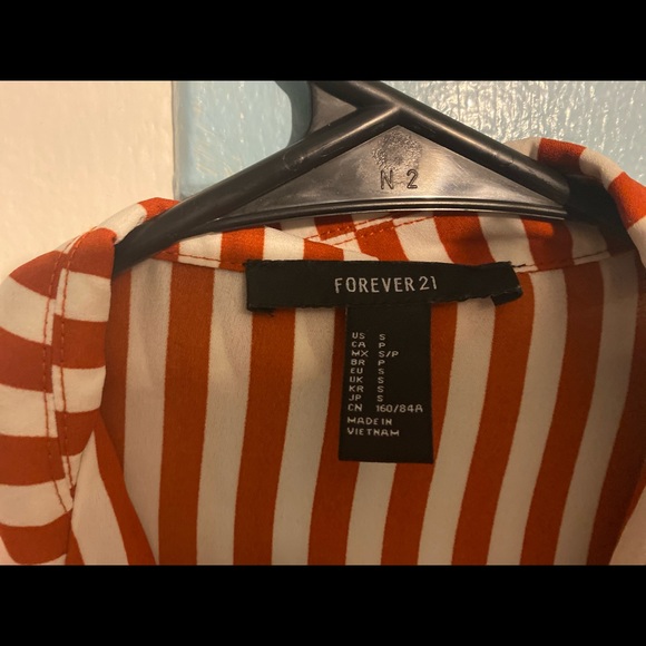 Tie crop top with long sleeves - Picture 3 of 6